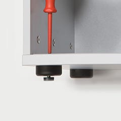 Verstellbarkeit der Füße bei der Comfortline