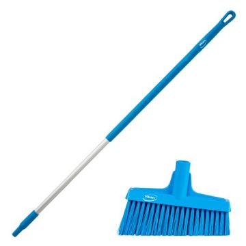 Vikan Besenset, Besen mit Winkelschnitt 250 mm blau, Ergonomischer Alustiel, 1310 mm