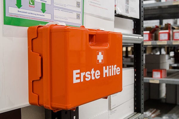 DIN 14142:2025-03 – Änderungen im Verbandkasten für Feuerwehrfahrzeuge  