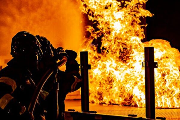 Stille Gefahr im Betrieb: Wie defekte Elektroinstallationen zur Brandfalle werden