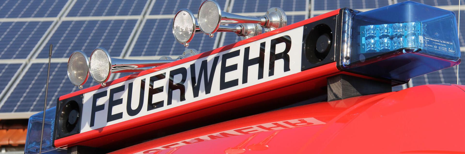 Aktualisierte DIN 4066: Neue Feuerwehr-Hinweisschilder für mehr Sicherheit im Einsatz