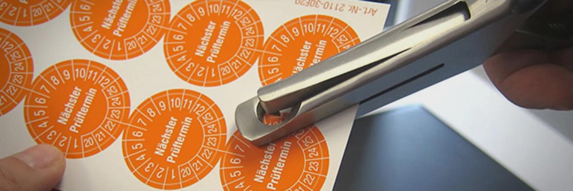 Hilfsmittel für Prüfplaketten - Wie Sie Arbeiten erleichtern
