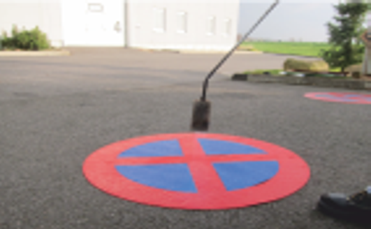 Thermoplastische Fahrbahnmarkierung Parkverbot