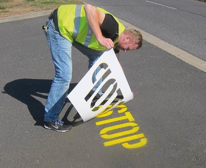 Buchstabenschablone zum Sprühen