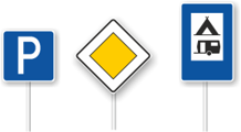 Verkehrszeichen: Parkplatz, Hauptstraße, Campingplatz